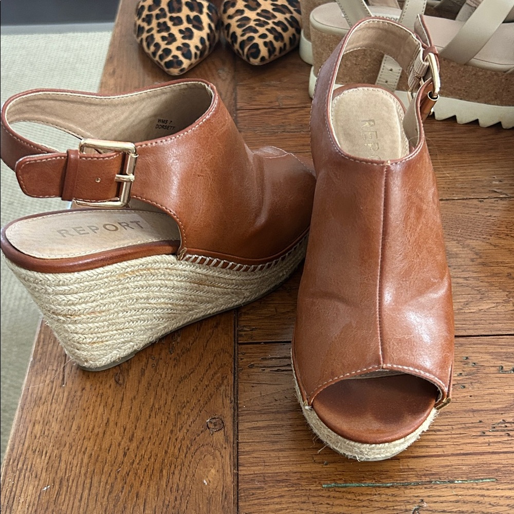 Report Women's Brown Peep-Toe Wedges